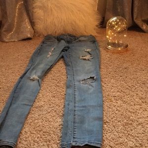 Women’s Maurice’s distressed jeans